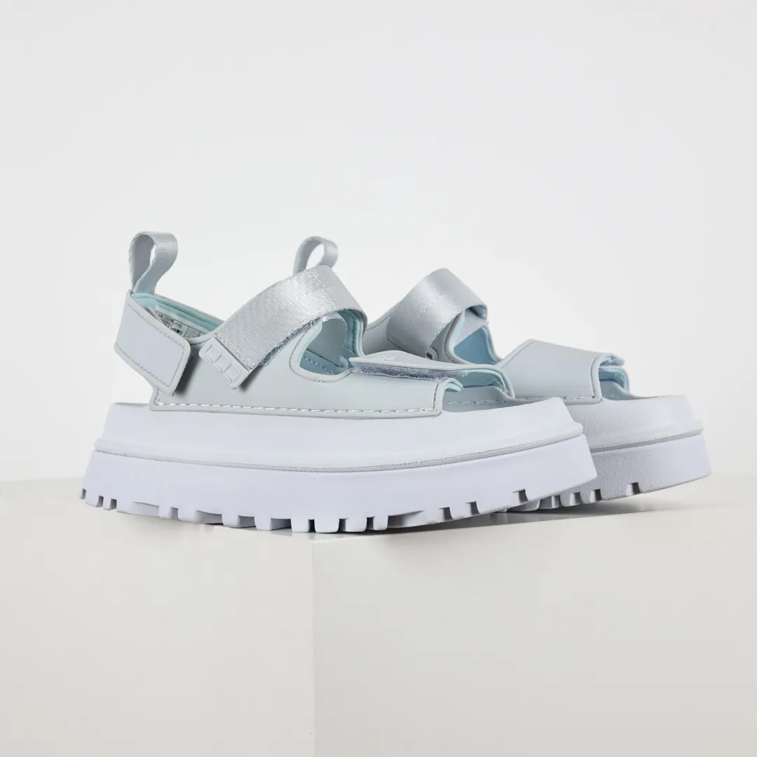 Copy price 💰560 Core recommendation Good price UGG Velcro slippers sandals summer versatile slippers soft sole non-slip beach thick sole casual elegant sandals The style of UGG sandals is really nice. It is suitable for all ages. The soles are made of super lightweight EVA foam. The classic material of U family can be said to be "light" to let you enjoy a different naked feeling. It is one of the most worth buying sandals in history. I guarantee you will not regret the series. Original OEM production Y products are available now. Size: 35 36 37 38 39 40